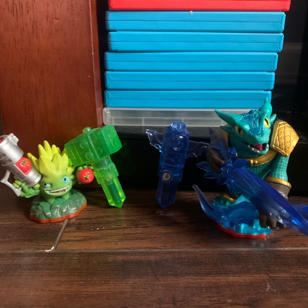 Sky lander trap team figures